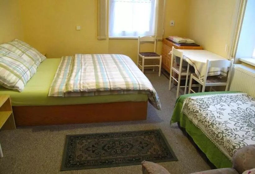 اتاق استاندارد سه نفره, Pension Ingrid