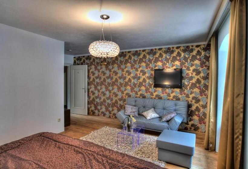 Номер Deluxe, Peregrin