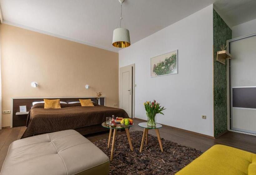 Номер Deluxe, Peregrin