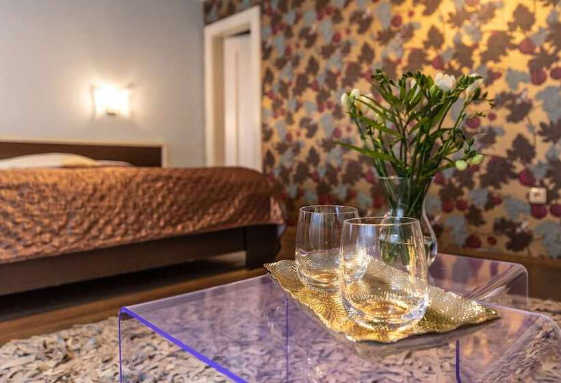 Номер Deluxe, Peregrin