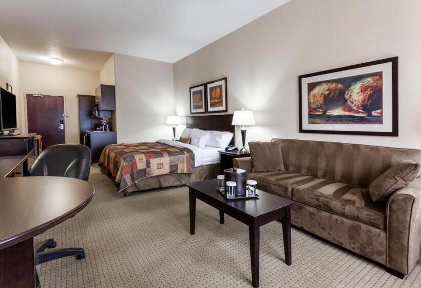 מיטת קינג בסוויטה, Ramada By Wyndham Westlock