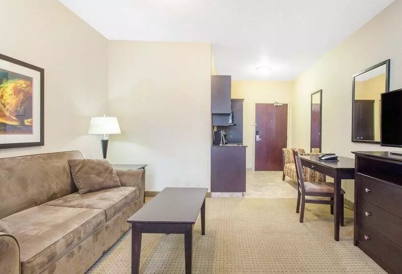 スイート, Ramada By Wyndham Westlock