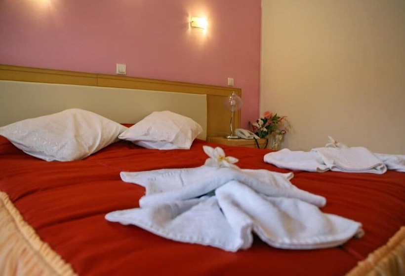 اتاق استاندارد سه نفره, Theofilos Classic