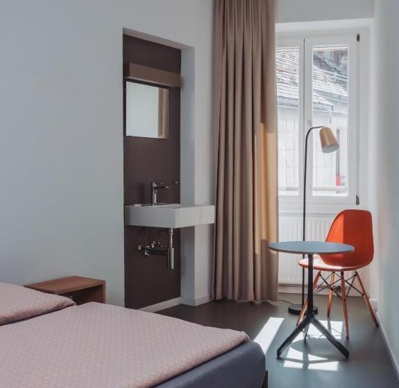 Номер Стандарт Индивидуальный Совместная Ванная, Montreux Youth Hostel