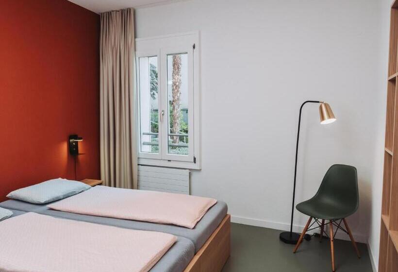 バス共有のスタンダードルーム, Montreux Youth Hostel