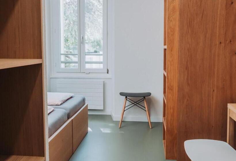 バス共有のスタンダードルーム, Montreux Youth Hostel