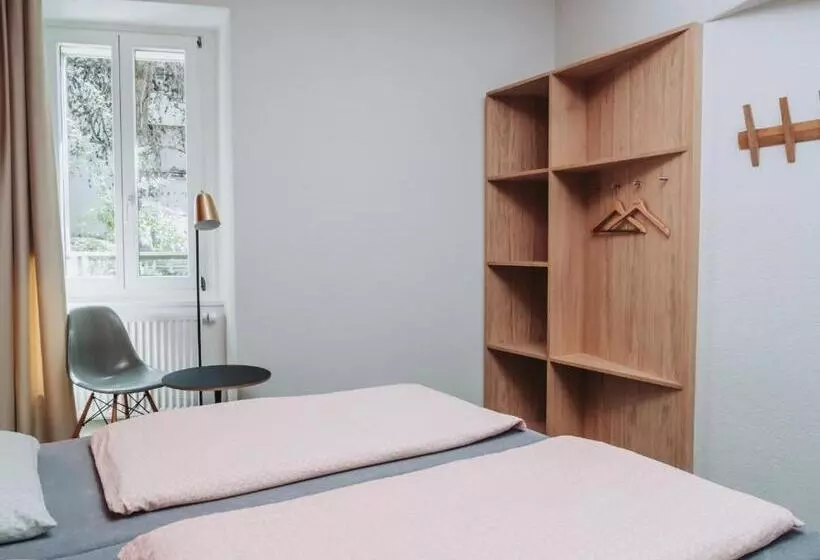 اتاق استاندارد با سرویس بهداشتی مشترک, Montreux Youth Hostel