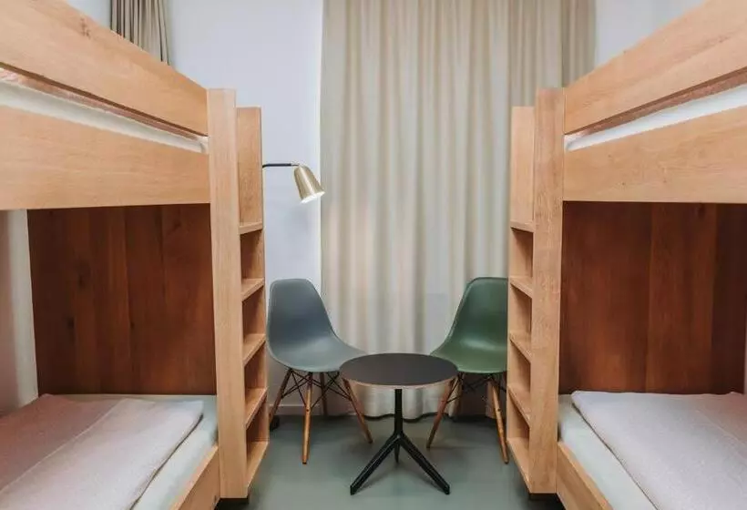 اتاق استاندارد چهارنفره با سرویس بهداشتی مشترک, Montreux Youth Hostel