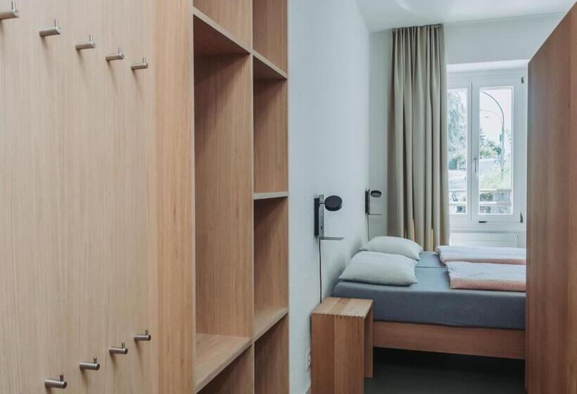 Номер Стандарт Четырехместный Совместный Санузел, Montreux Youth Hostel