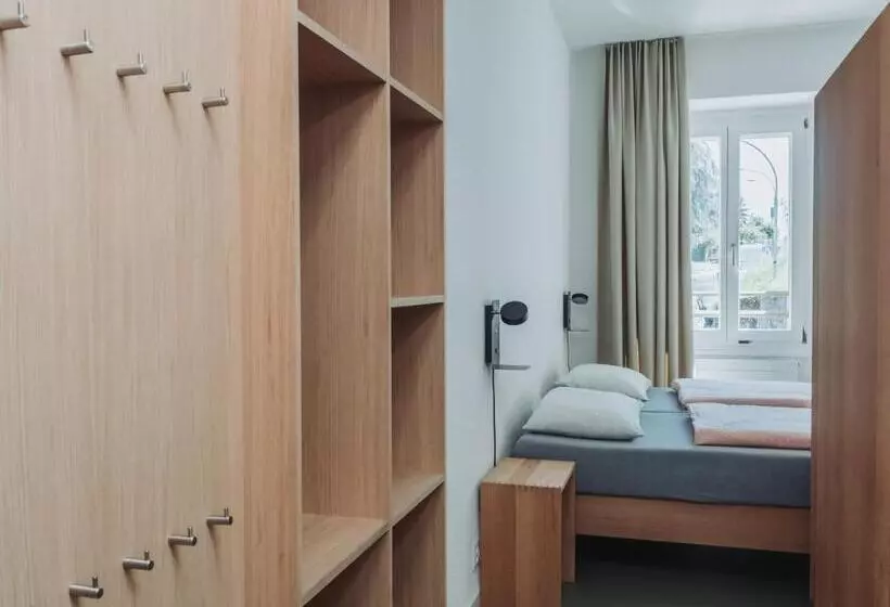 اتاق استاندارد چهارنفره با سرویس بهداشتی مشترک, Montreux Youth Hostel