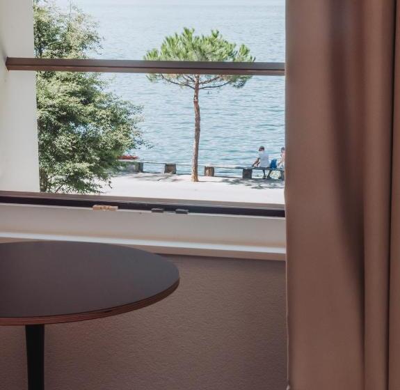 浴室共有スタンダード４人用ルーム, Montreux Youth Hostel