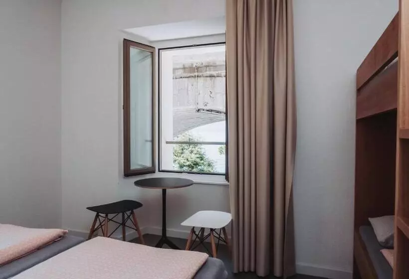 اتاق استاندارد چهارنفره با سرویس بهداشتی مشترک, Montreux Youth Hostel
