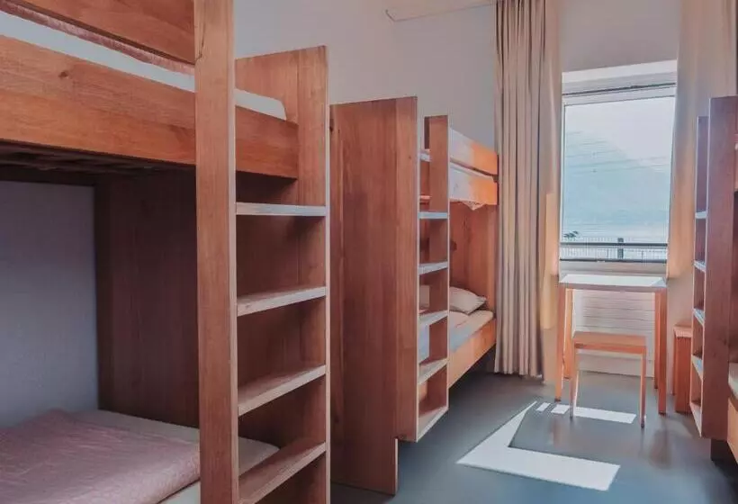 تختخواب در اتاق مشترک, Montreux Youth Hostel