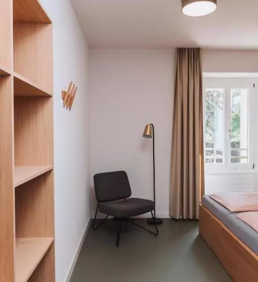 اتاق استاندارد, Montreux Youth Hostel