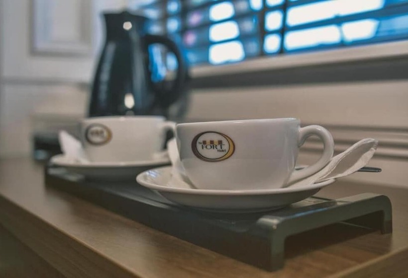 Номер Deluxe, The Fort Hotel