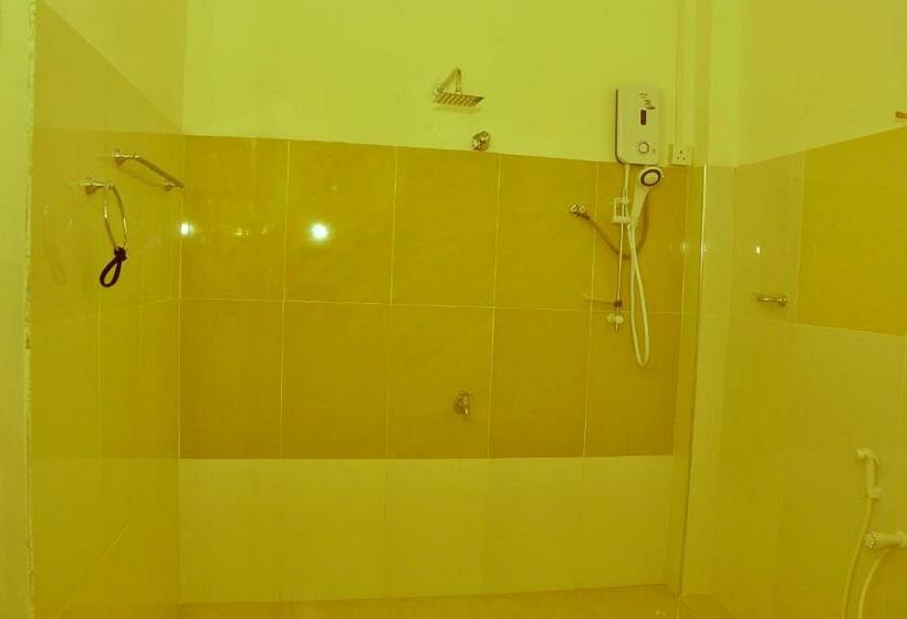 اتاق ساده سه‌ نفره, Leesa Villa Safari Resort