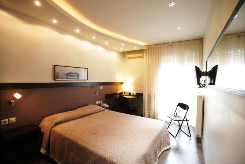 חדר סטנדרט לשלושה, Aliakmon