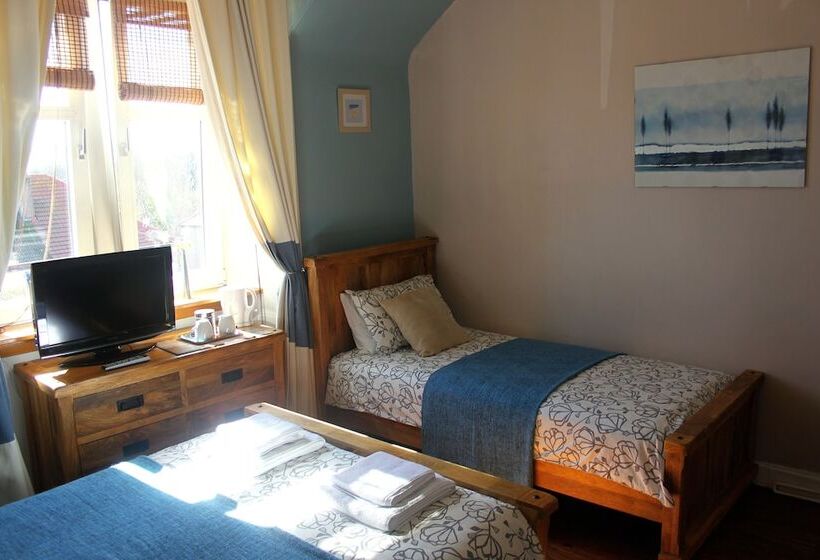 חדר סטנדרט לשלושה, Dalmore Lodge Guest House