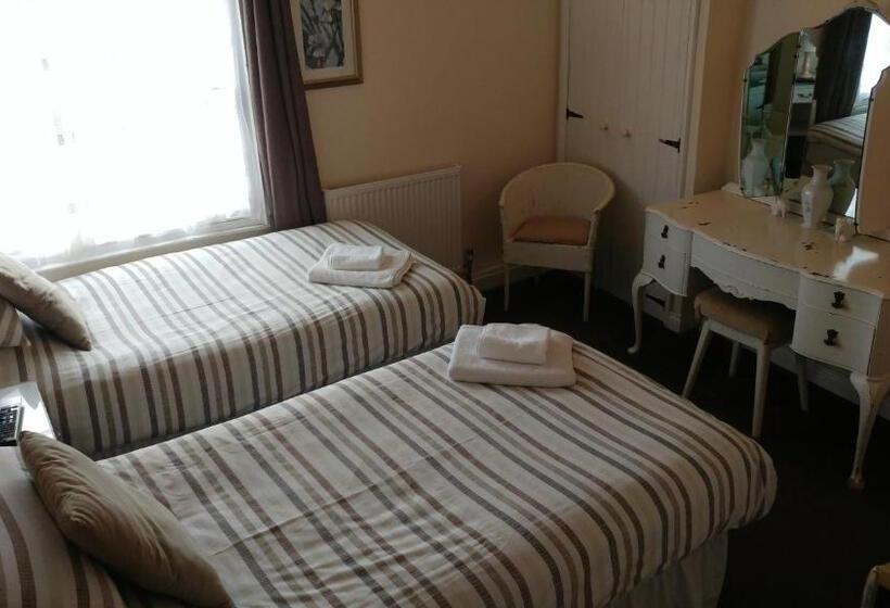 标准间, The Three Horseshoes