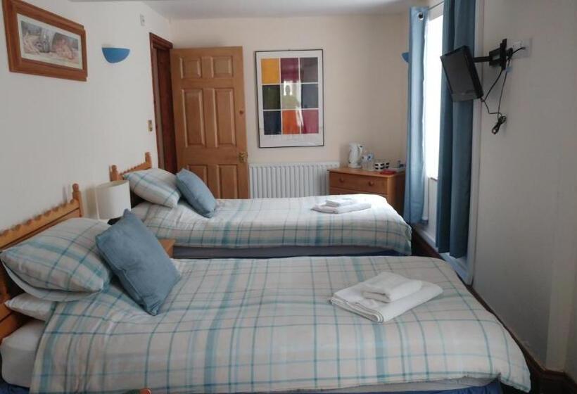 标准间, The Three Horseshoes