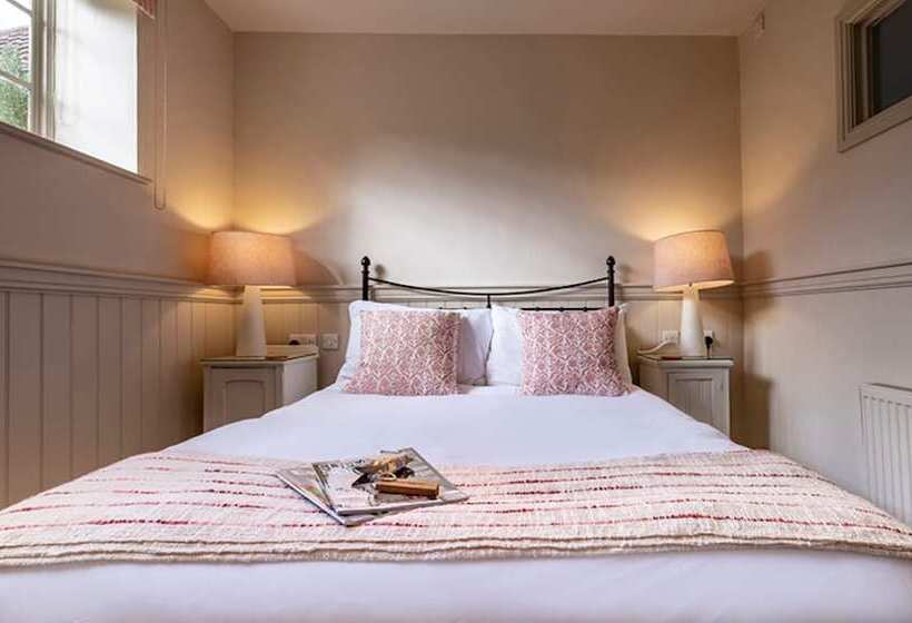 חדר סטנדרט, The Ship At Dunwich