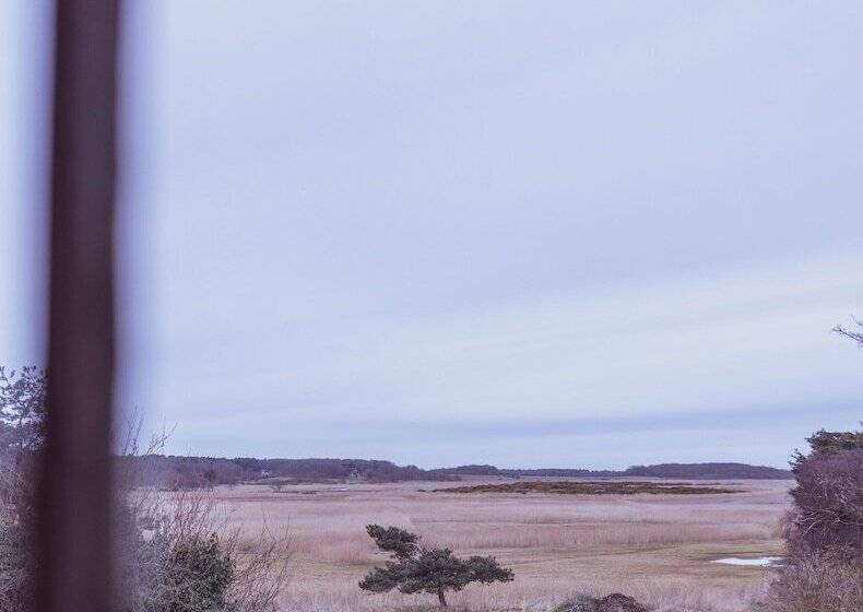 חדר דלוקס, The Ship At Dunwich