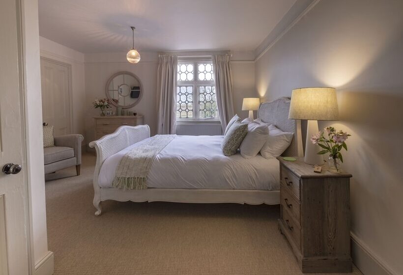 חדר סופריור, The Ship At Dunwich