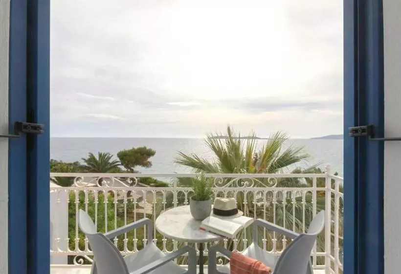 اتاق استاندارد با چشم‌انداز دریا, Aneroussa Beach
