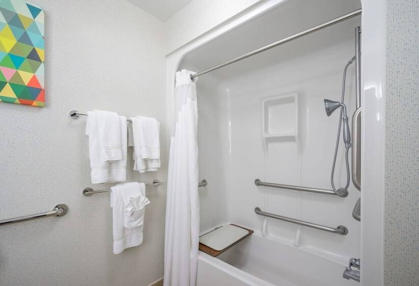 جناح لذوى الاحتياجات الخاصة, Holiday Inn Express And Suites   Quakertown, An Ihg