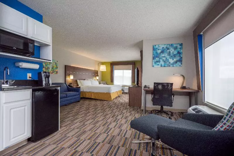 キングサイズベッドのスタンダードルーム, Holiday Inn Express And Suites   Quakertown, An Ihg