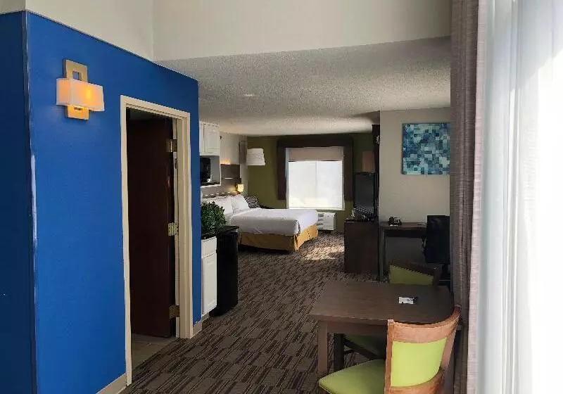 キングサイズベッドのスタンダードルーム, Holiday Inn Express And Suites   Quakertown, An Ihg