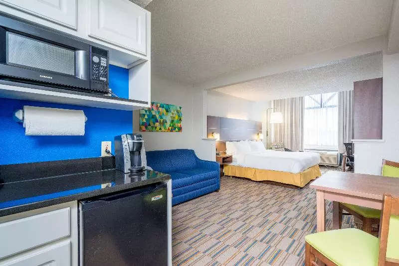 身障者適用スイートルーム, Holiday Inn Express And Suites   Quakertown, An Ihg