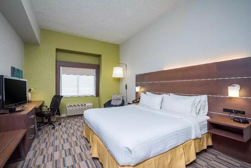 キングサイズベッドのスタンダードルーム, Holiday Inn Express And Suites   Quakertown, An Ihg