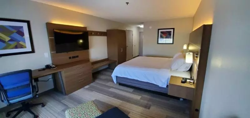 身障者適用キングサイズベッドルーム, Holiday Inn Express Hotel & Suites Kinston, An Ihg