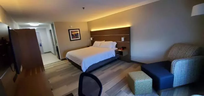 身障者適用キングサイズベッドルーム, Holiday Inn Express Hotel & Suites Kinston, An Ihg