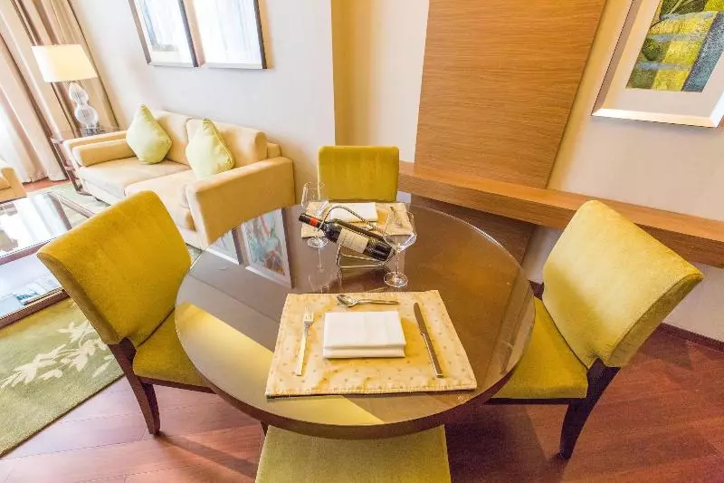 1 Bedroom Apartment Lake View, Marriott Executive Apartment Tianjin Lakeview