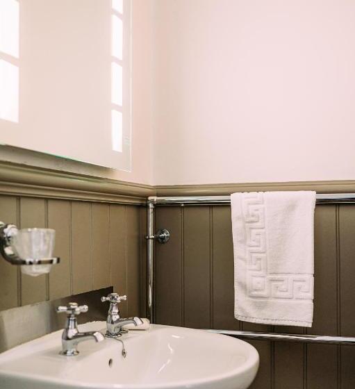 经济房, The Queens