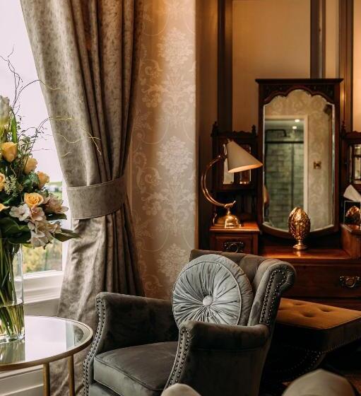 带大床的标准间, The Queens