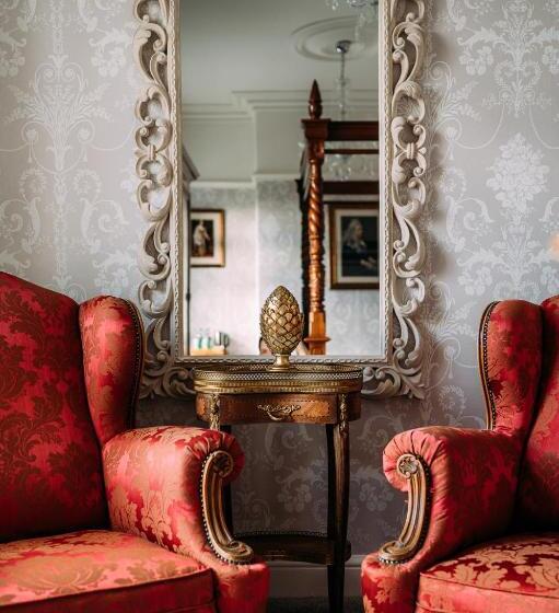 带特大床的标准间, The Queens