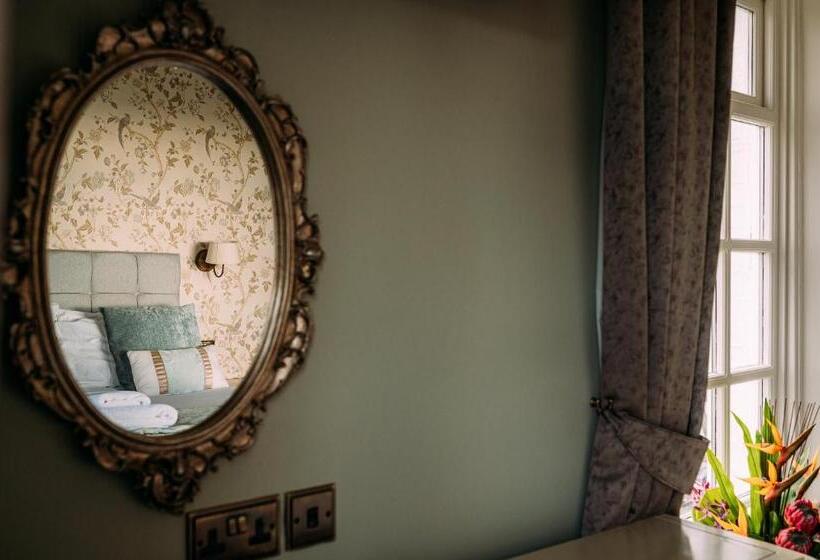 标准间, The Queens