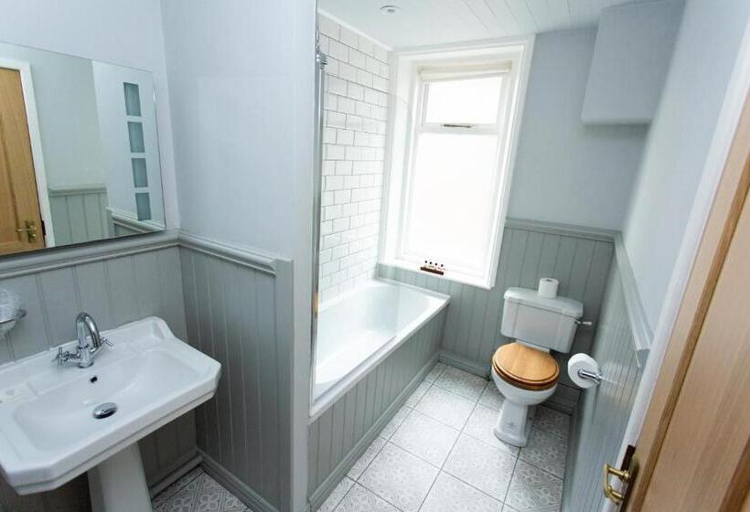 标准间, The Queens