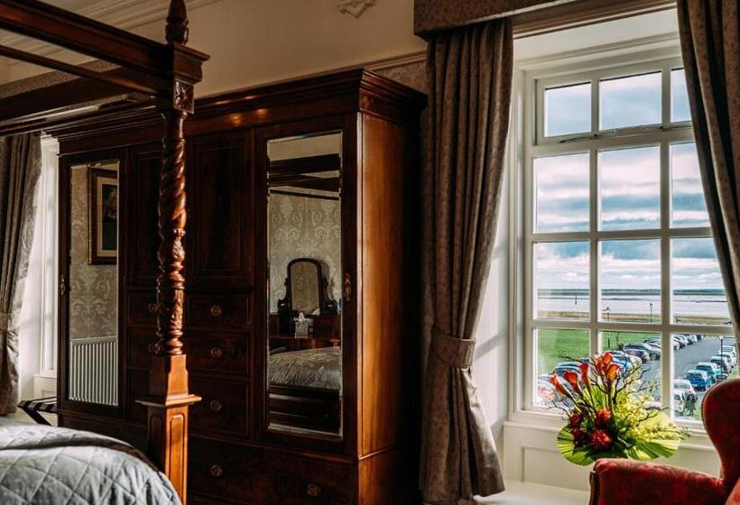 带特大床的标准间, The Queens