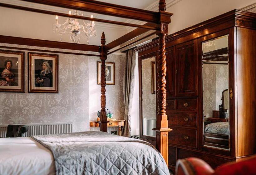 带特大床的标准间, The Queens