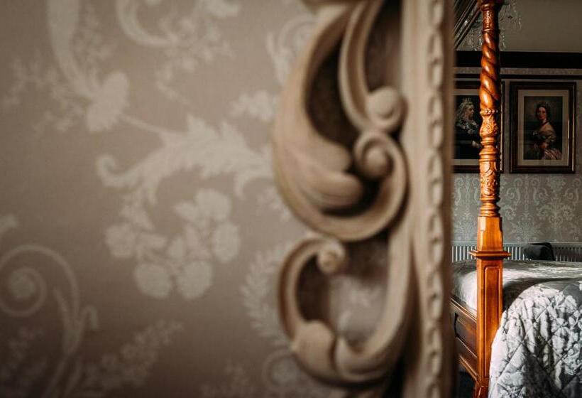 带特大床的标准间, The Queens