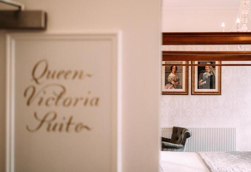 带特大床的标准间, The Queens