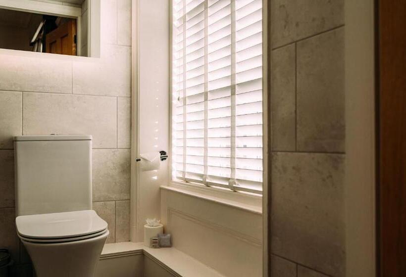 带大床的标准间, The Queens