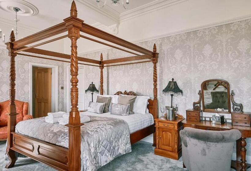 带特大床的标准间, The Queens