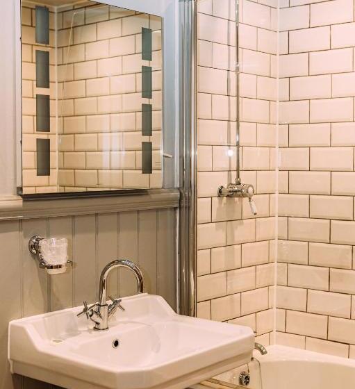 标准间, The Queens