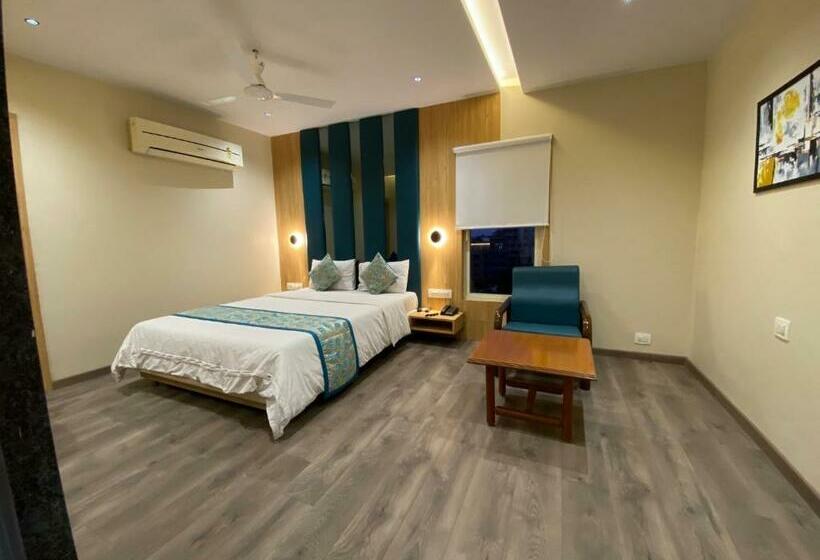 חדר אקונומי, Apex International