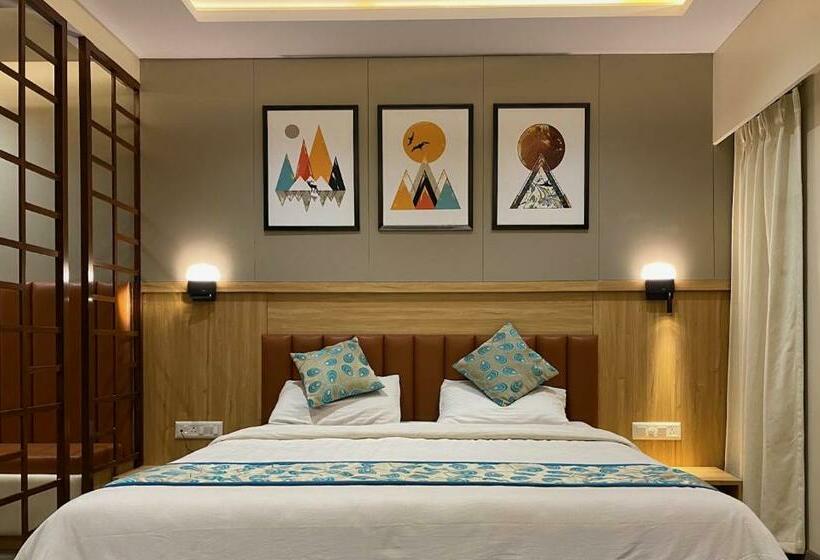 חדר סופריור, Apex International